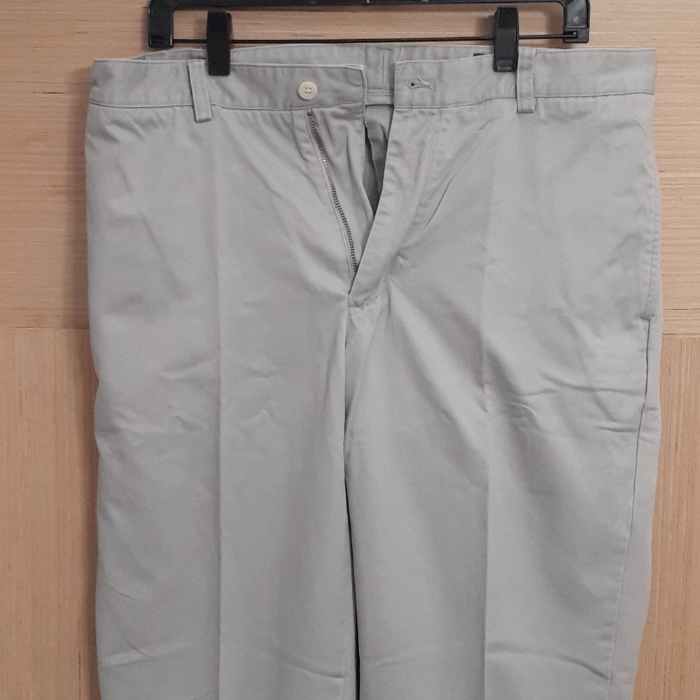 Mens Vineyard Vines Khaki pants size 34/34